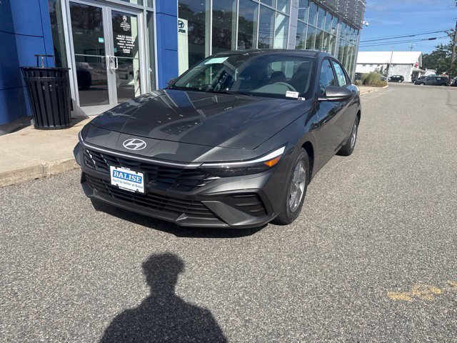 New 2026 Hyundai Elantra SE FWD image 2