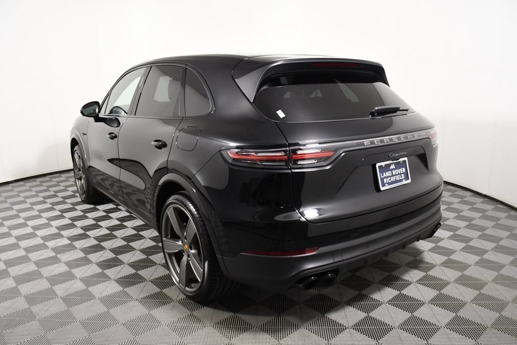 Used 2022 Porsche Cayenne Platinum Edition AWD/4WD image 4