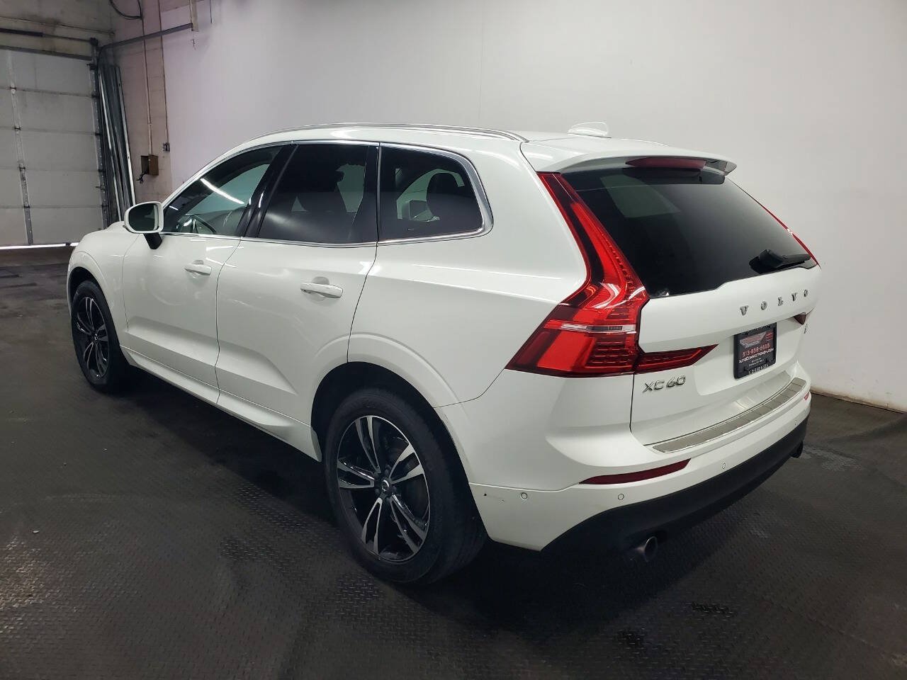 Used 2019 Volvo XC60 T5 Momentum w/ Premium Package AWD/4WD image 5