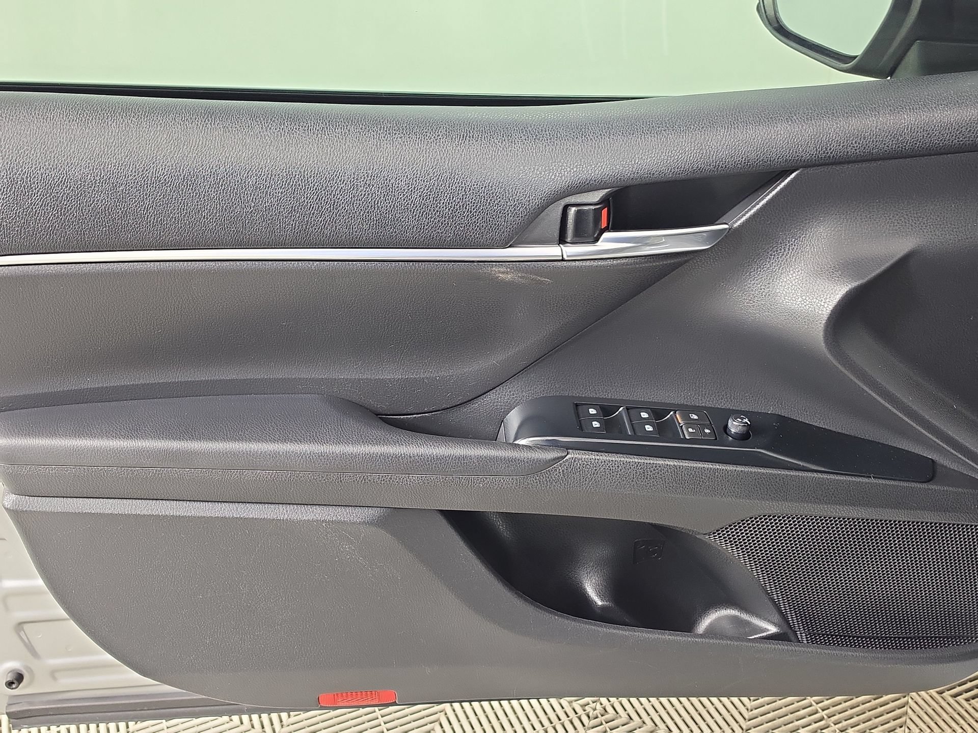 Used 2020 Toyota Camry LE FWD image 16