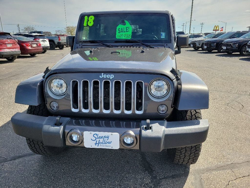 Used 2018 Jeep Wrangler Unlimited Sahara w/ Connectivity Group AWD/4WD image 2