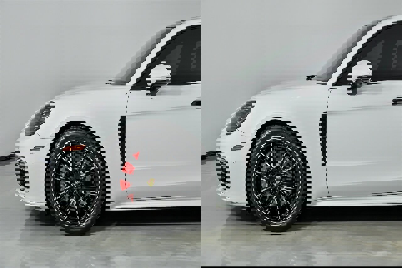 Used 2020 Porsche Panamera GTS image 7