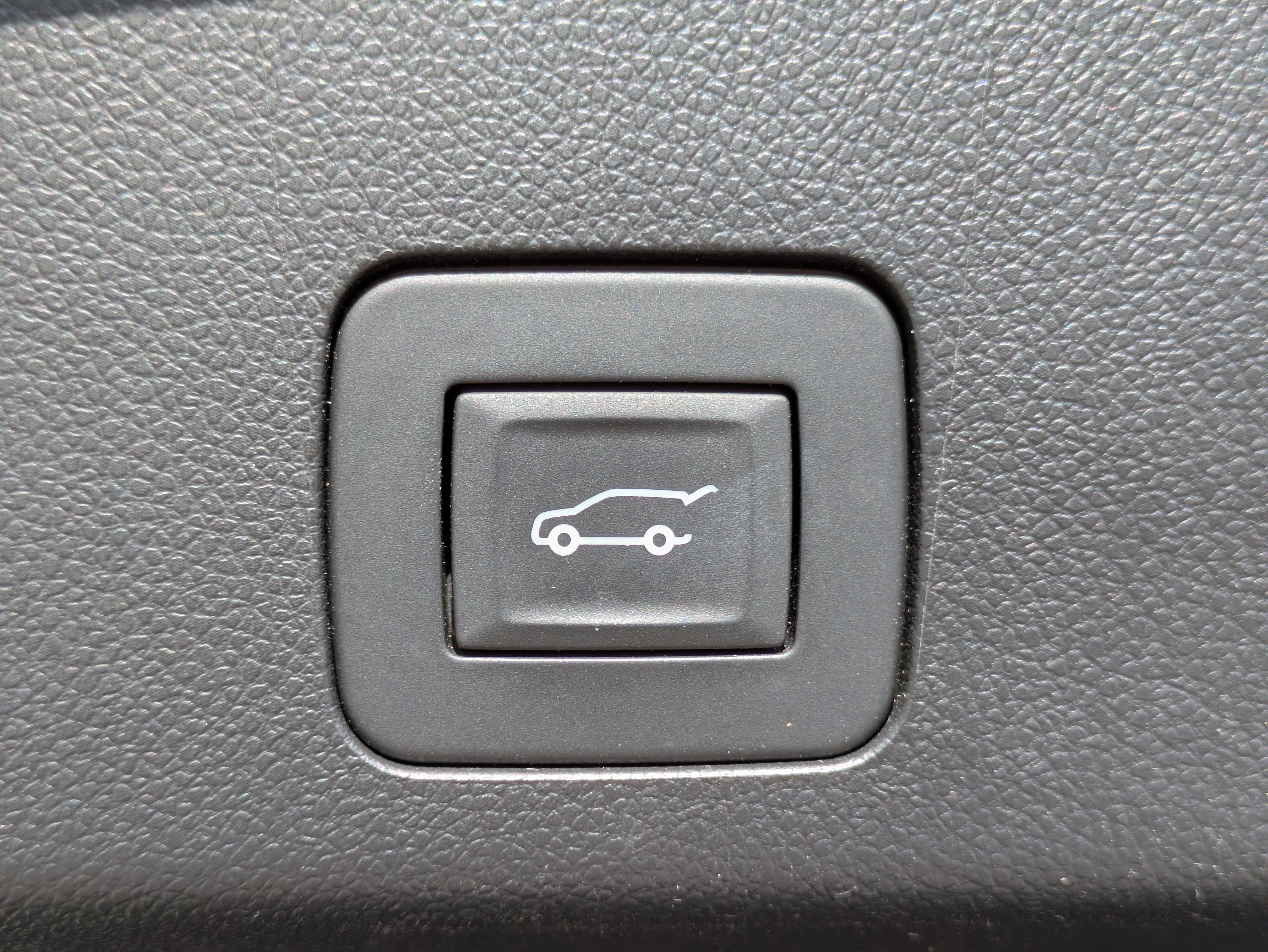 Used 2023 Buick Encore GX Essence w/ Experience Buick Package image 8