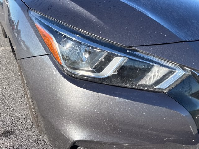 Used 2021 Nissan Versa SV FWD image 12