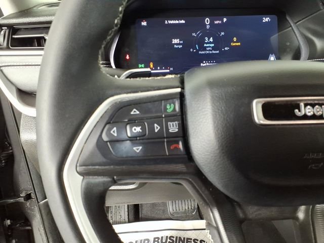 Used 2023 Jeep Grand Cherokee Laredo w/ Luxury Tech Group I image 16