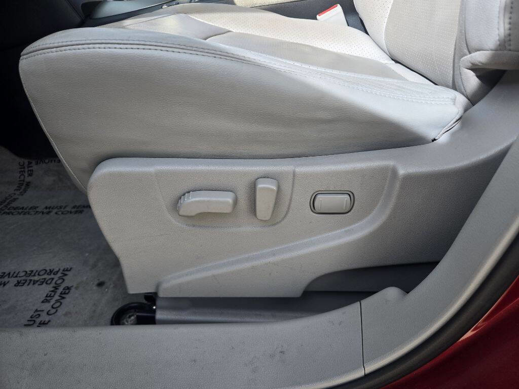 Used 2012 Nissan Rogue SL image 18