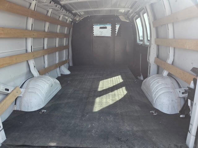 Used 2021 GMC Savana 2500 w/ Driver Convenience Package image 7