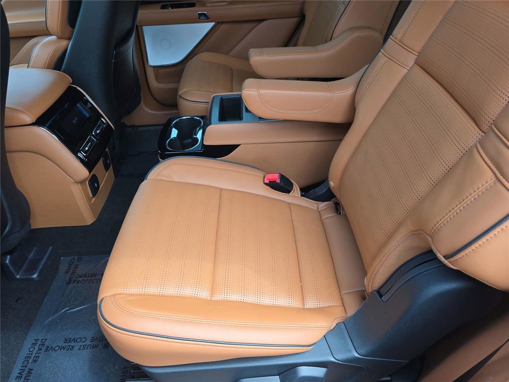 Used 2025 Lincoln Aviator Black Label image 15