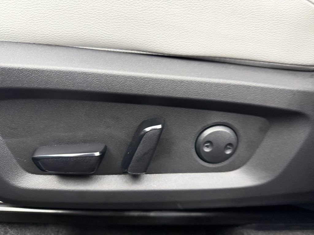 New 2026 Mitsubishi Outlander SEL image 13