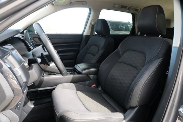 Used 2023 Nissan Pathfinder SV image 25