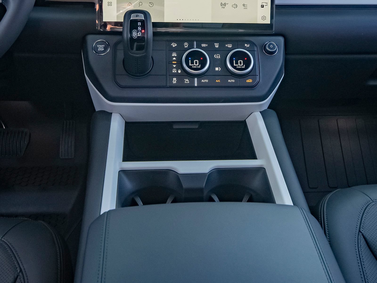 New 2026 Land Rover Defender 130 X-Dynamic SE AWD/4WD image 26