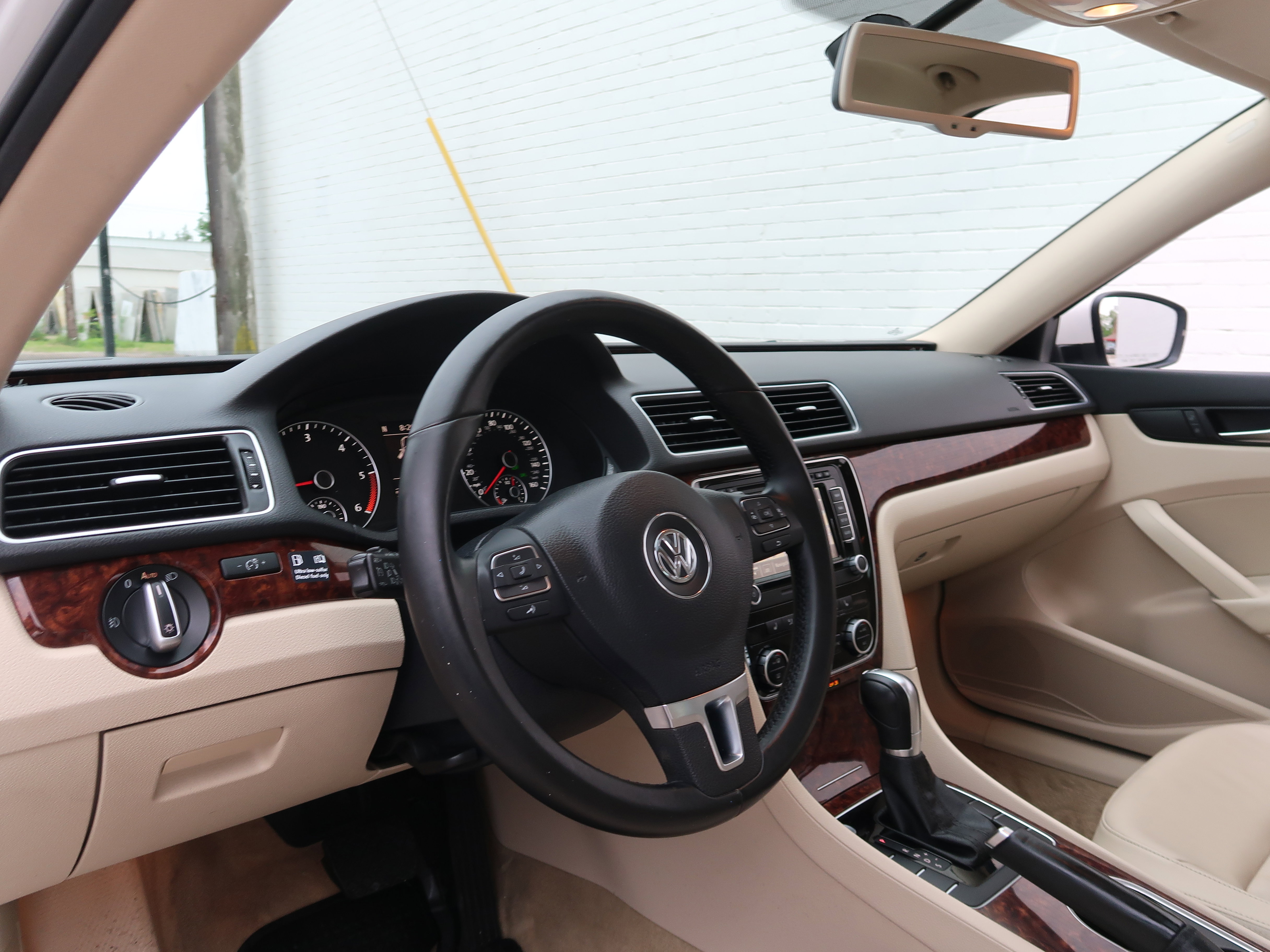 Used 2013 Volkswagen Passat TDI SEL Premium image 28