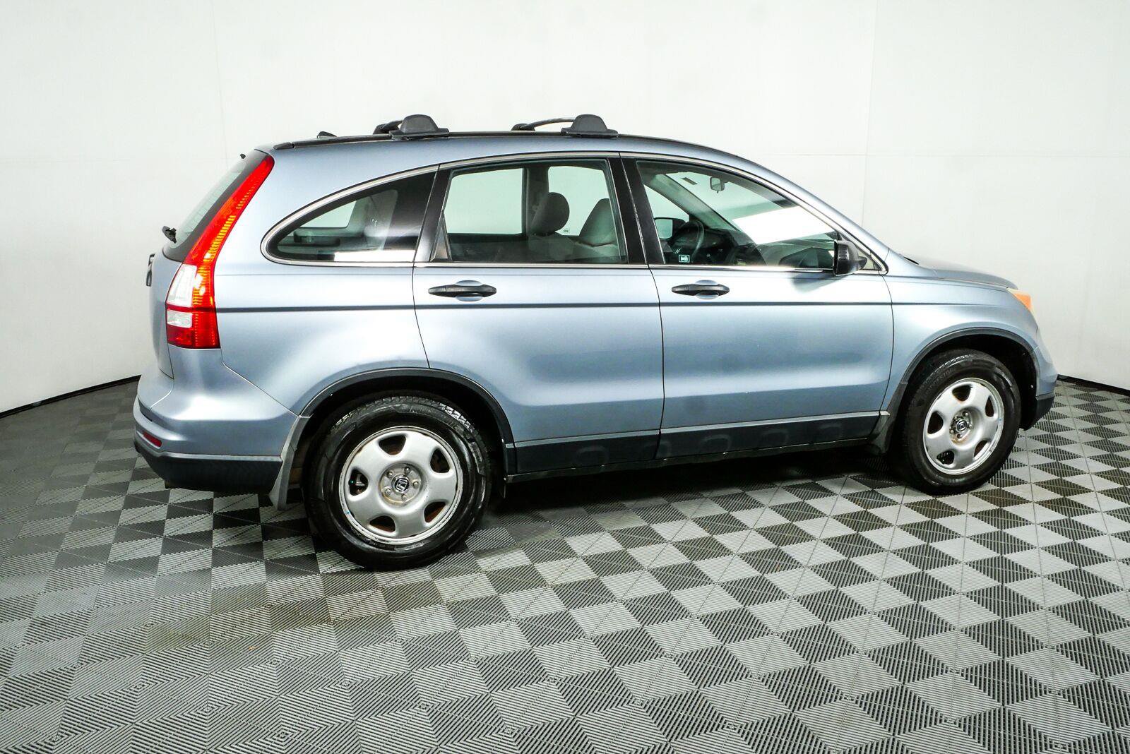 Used 2010 Honda CR-V LX image 2