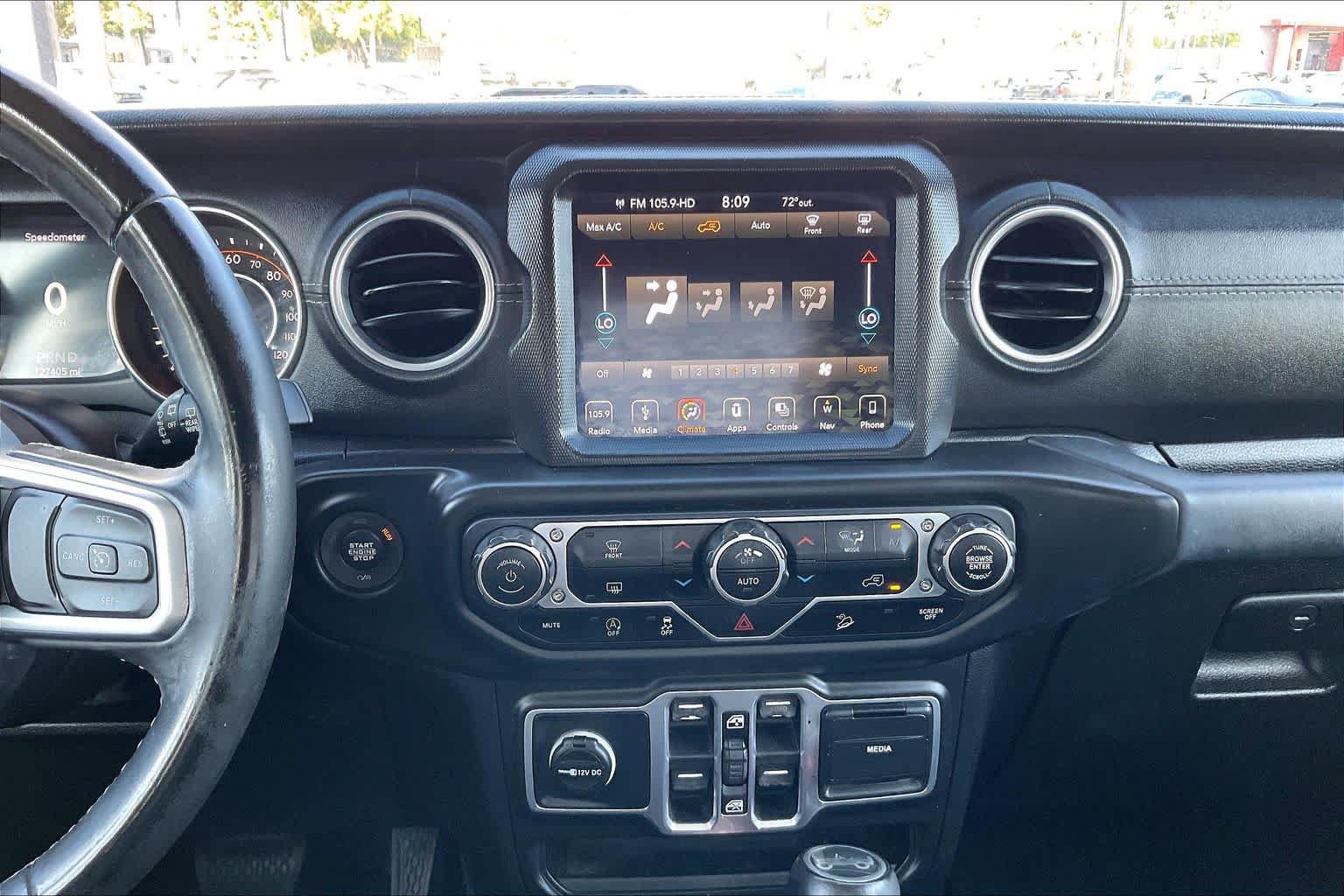 Used 2018 Jeep Wrangler Unlimited Sahara AWD/4WD image 30