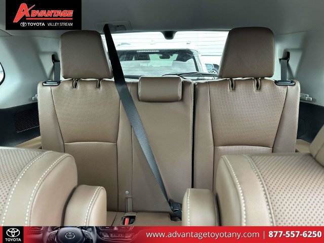 Used 2024 Toyota Grand Highlander AWD image 15