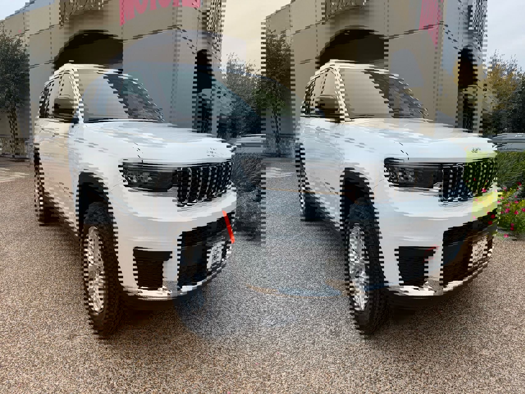 Used 2025 Jeep Grand Cherokee L Laredo w/ Luxury Tech Group I image 6