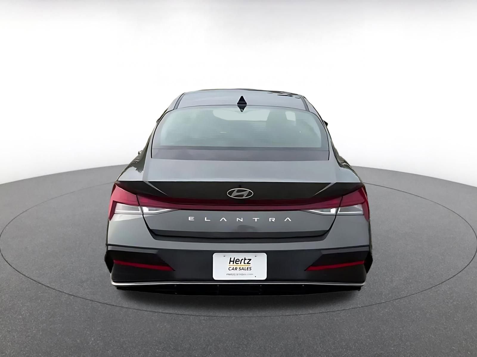 Used 2025 Hyundai Elantra SEL image 12