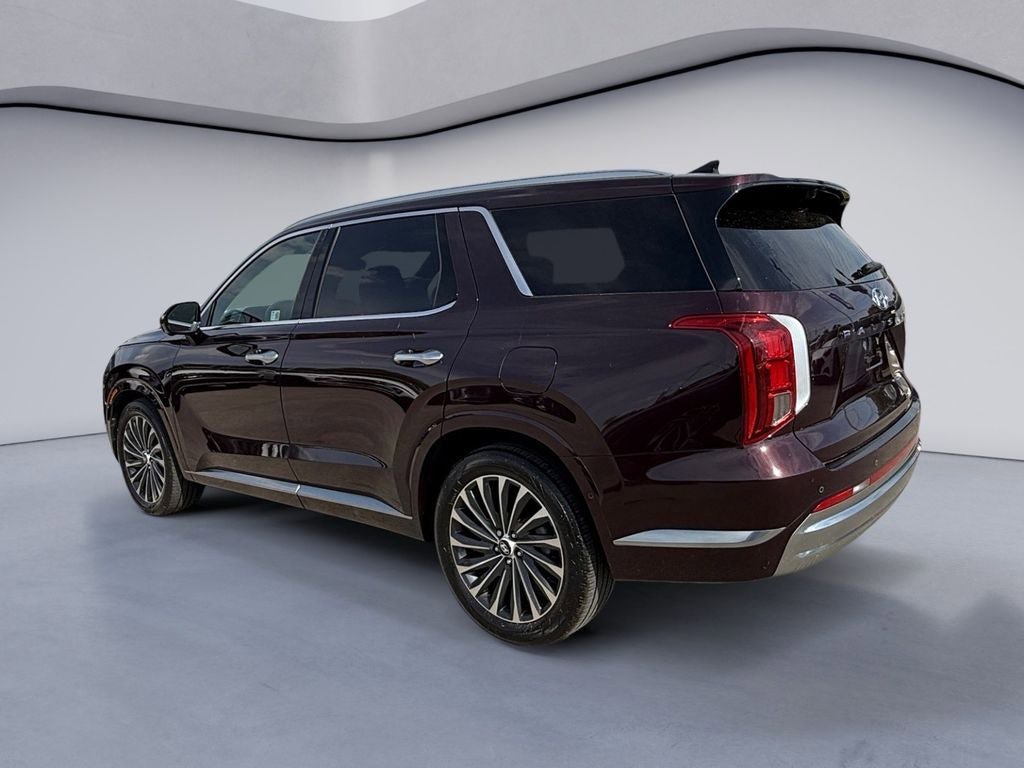 Used 2024 Hyundai Palisade Calligraphy FWD image 3