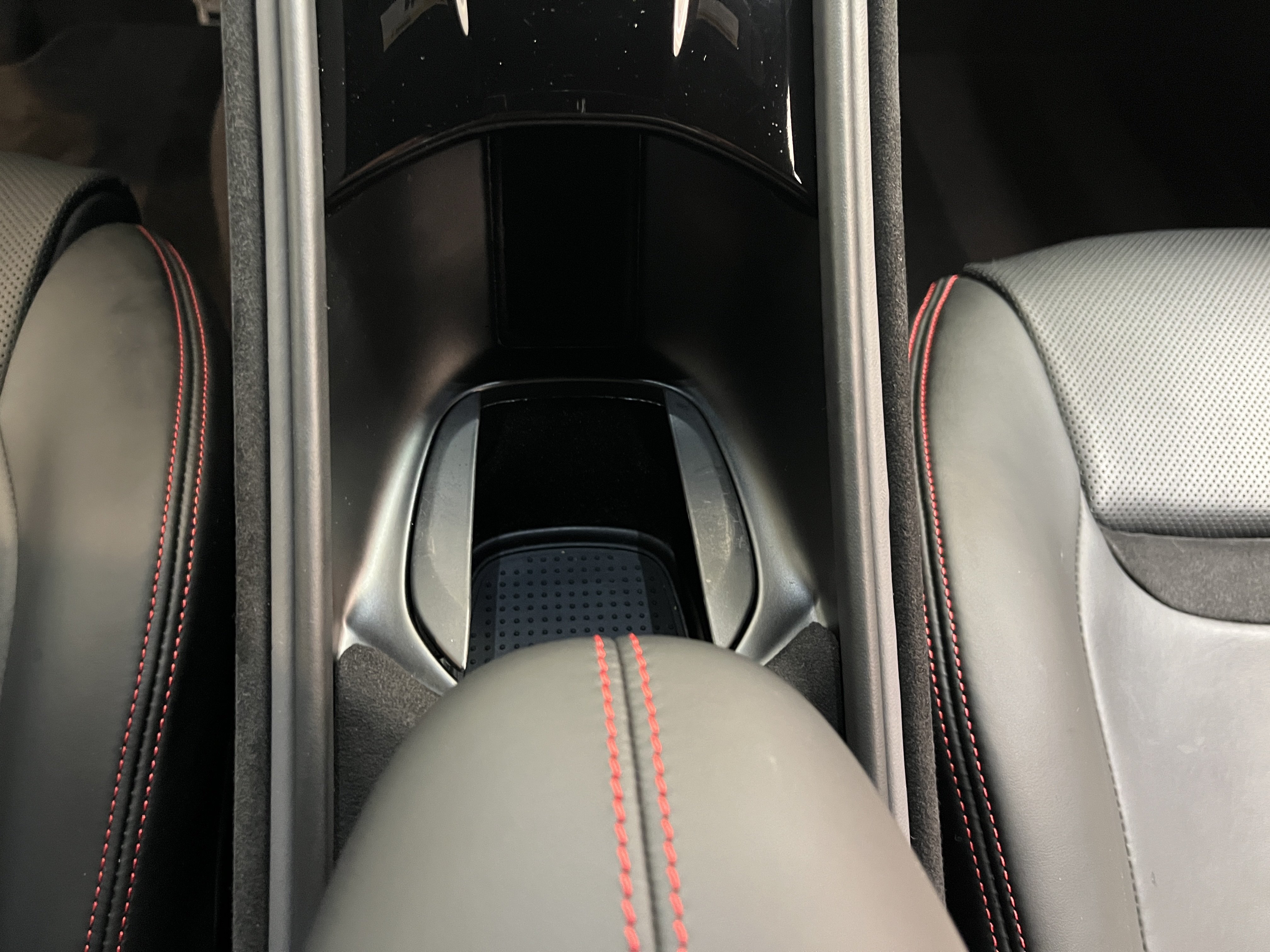 Used 2022 Ferrari Roma RWD image 30