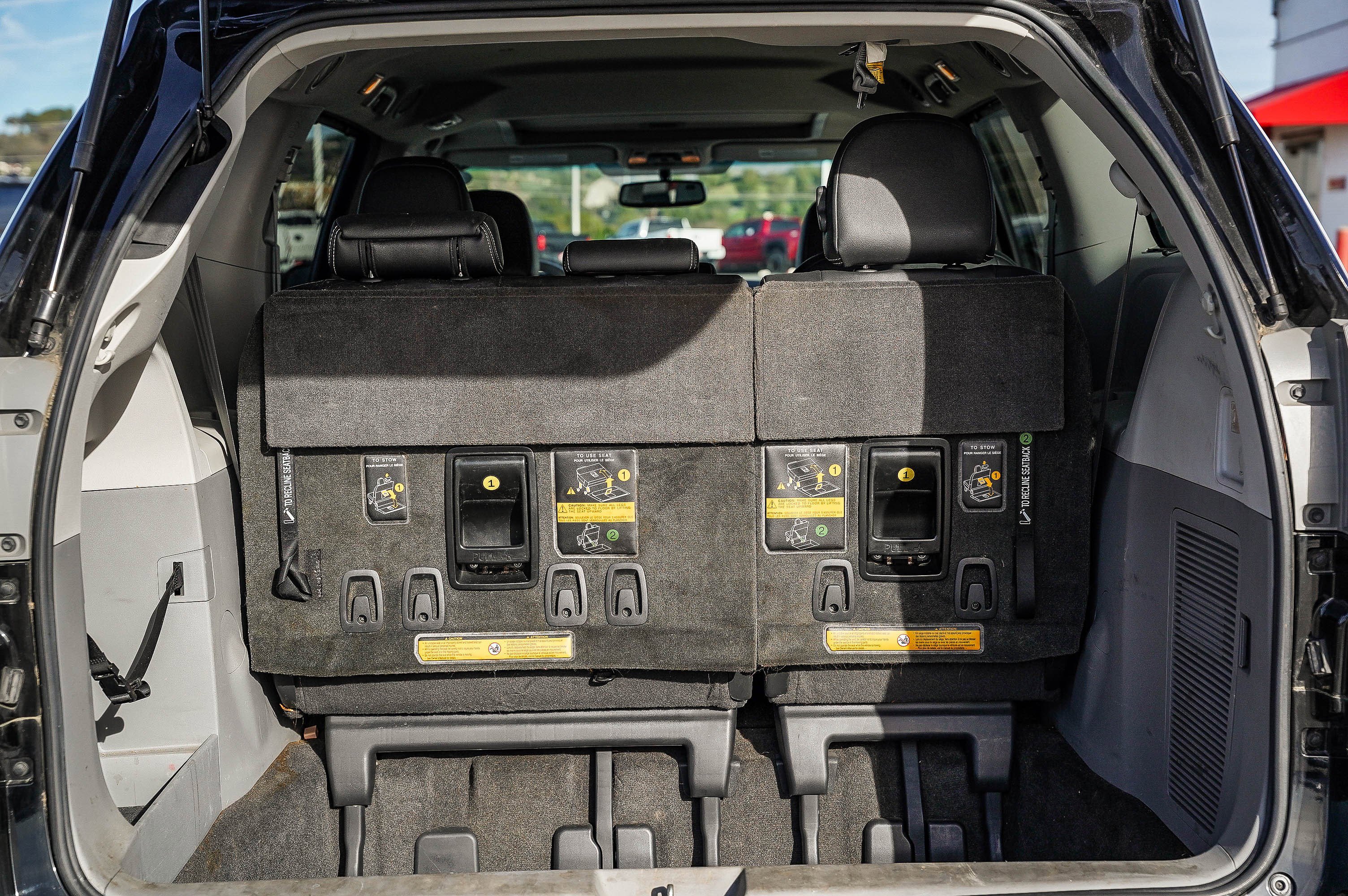 Used 2014 Toyota Sienna SE image 27