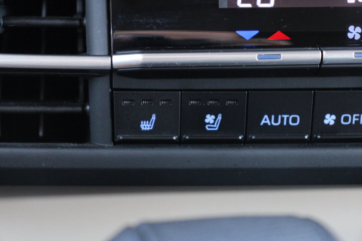 Certified 2024 Toyota Sienna Platinum FWD image 28