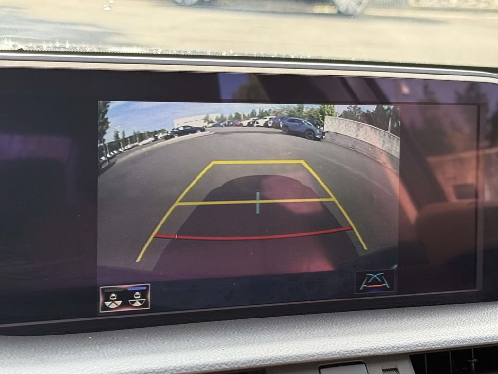Used 2020 Lexus ES 300h w/ Accessory Package FWD image 11