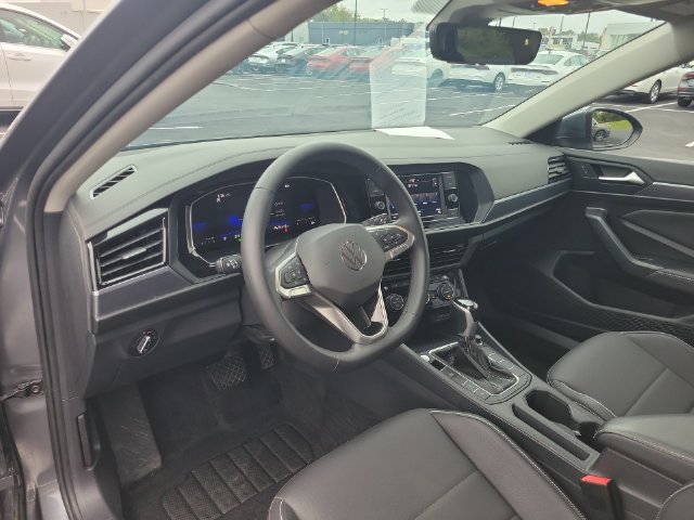 Used 2024 Volkswagen Jetta SE w/ Panoramic Sunroof Package FWD image 19