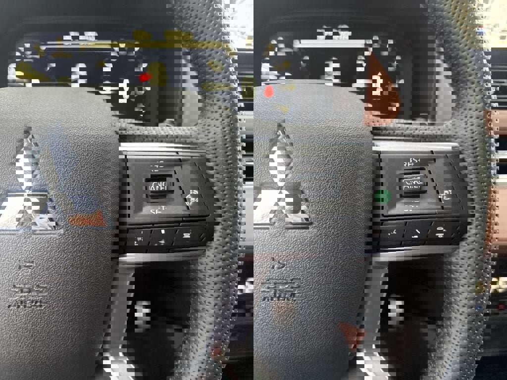 New 2026 Mitsubishi Outlander SEL image 21