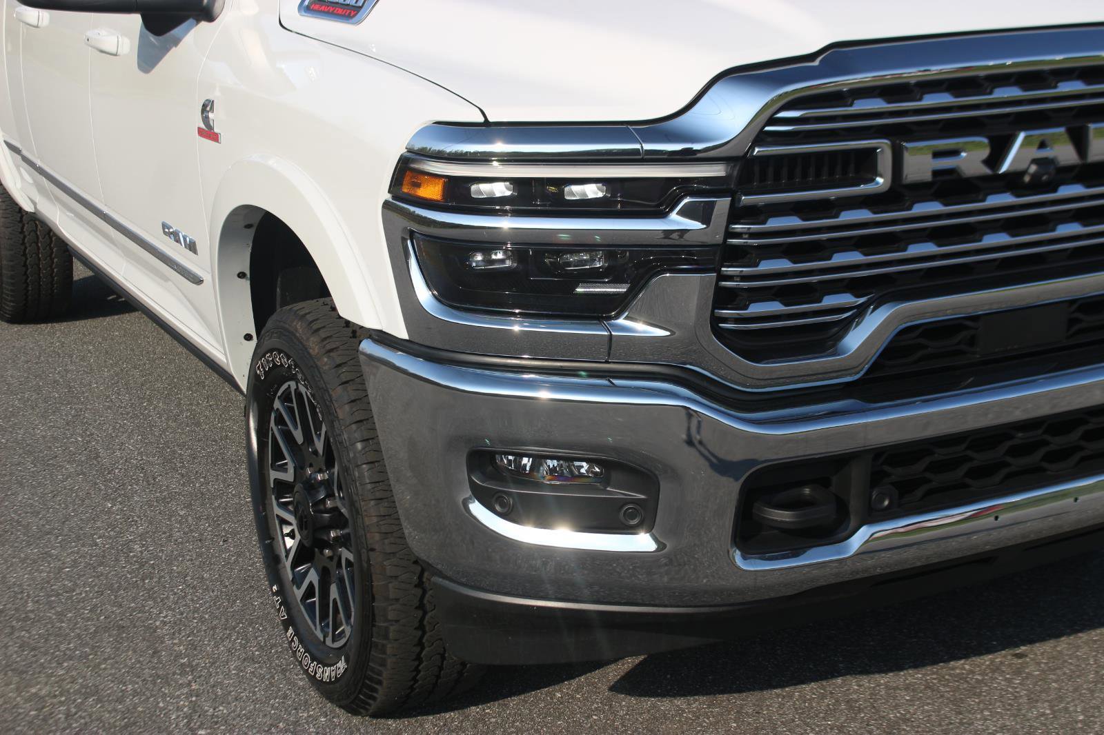 Used 2025 RAM 2500 Limited AWD/4WD image 9