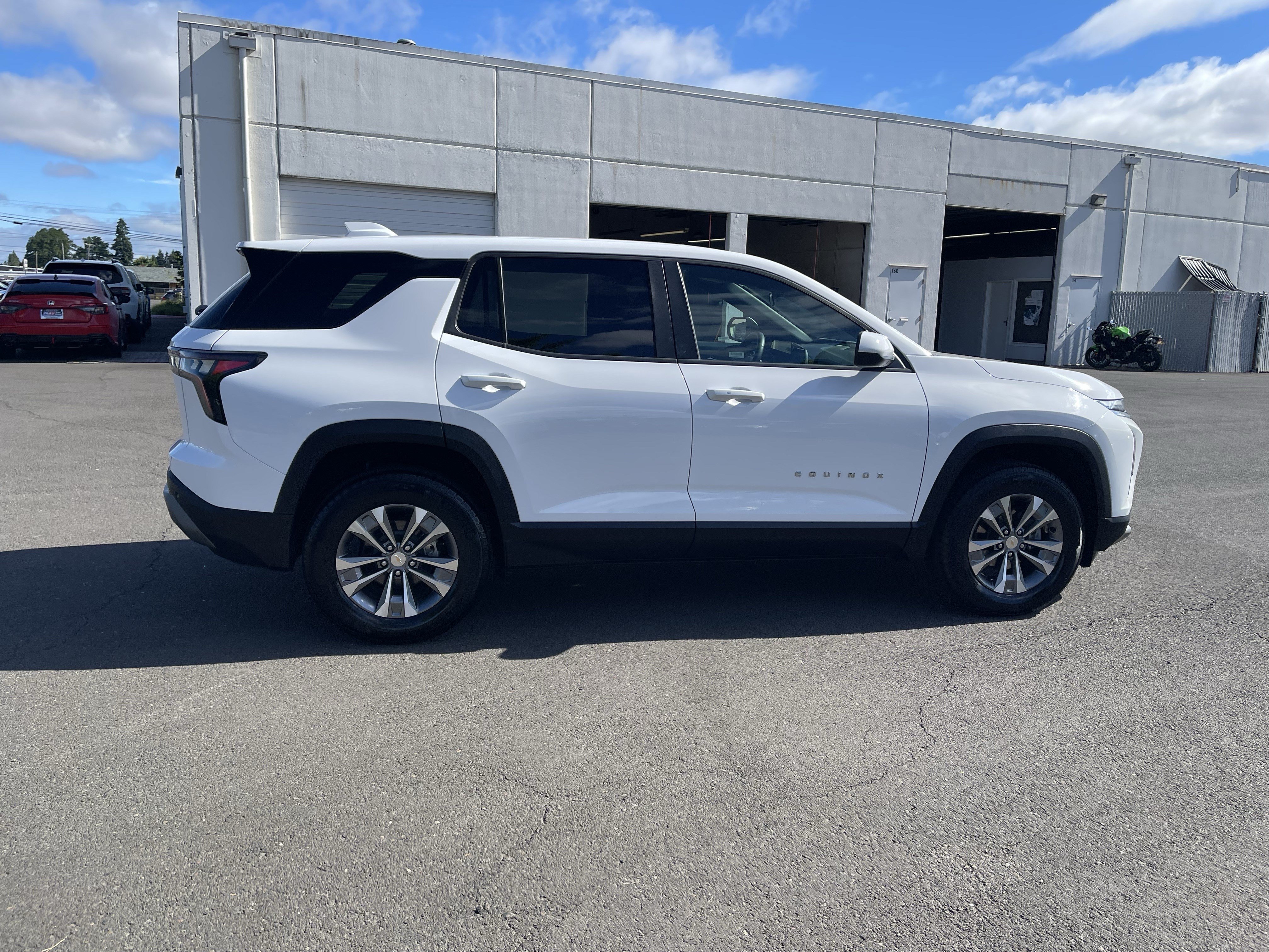 Used 2026 Chevrolet Equinox LT AWD/4WD image 6