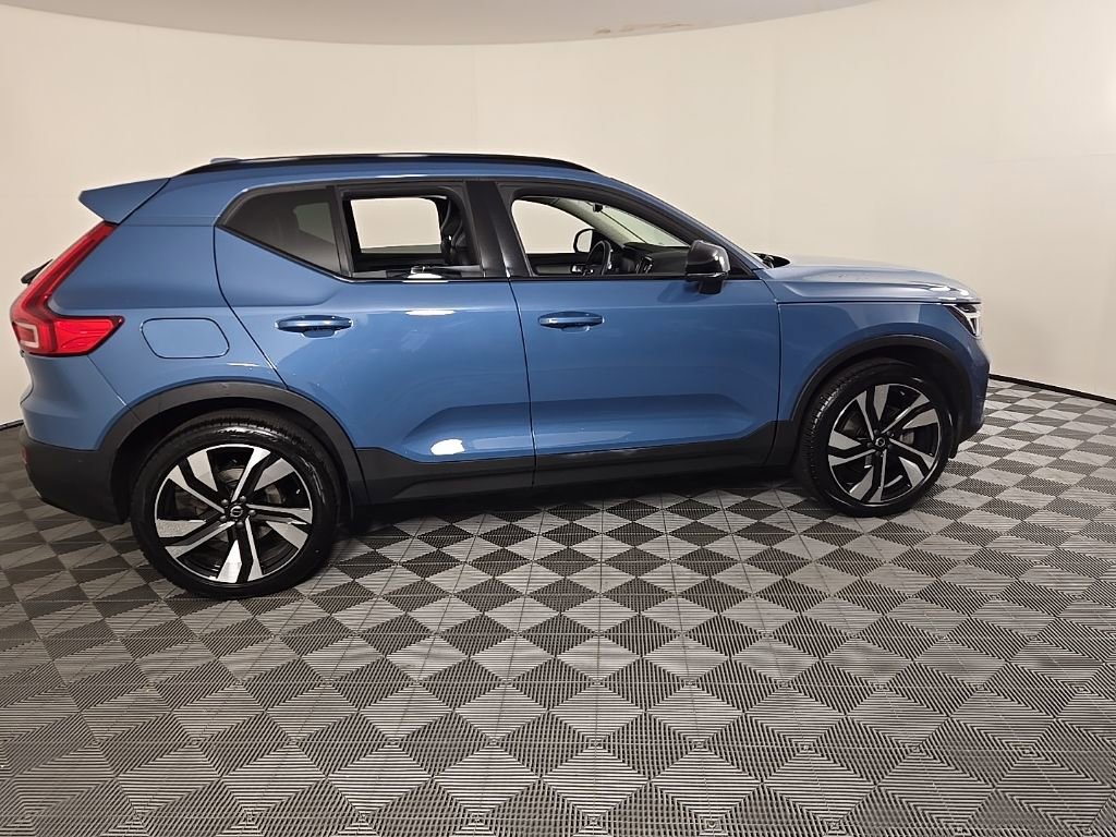 Certified 2023 Volvo XC40 B5 Plus w/ Climate Package AWD/4WD image 8