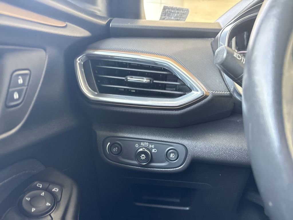 Certified 2021 Chevrolet TrailBlazer ACTIV w/ Technology Package AWD/4WD image 17