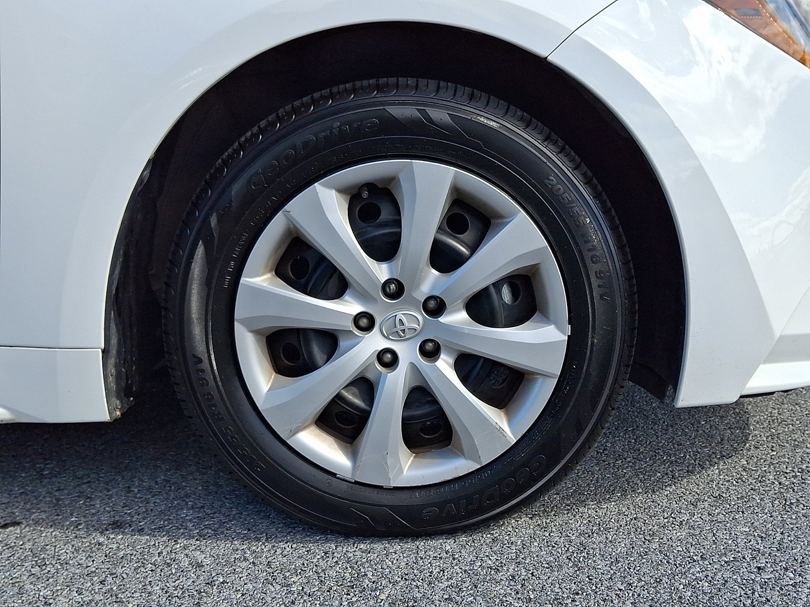 Used 2025 Toyota Corolla LE FWD image 9