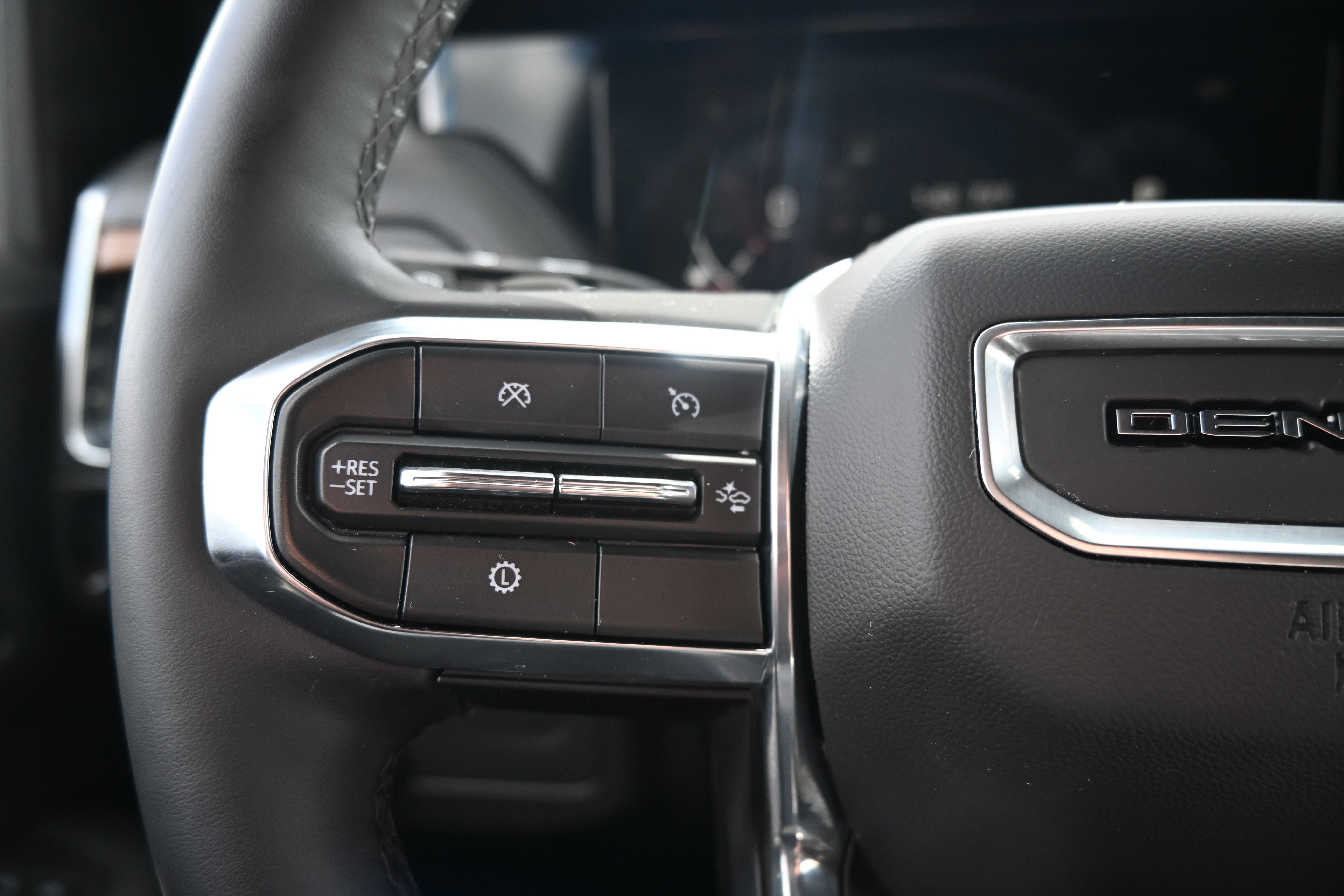 Used 2025 GMC Yukon Denali image 18
