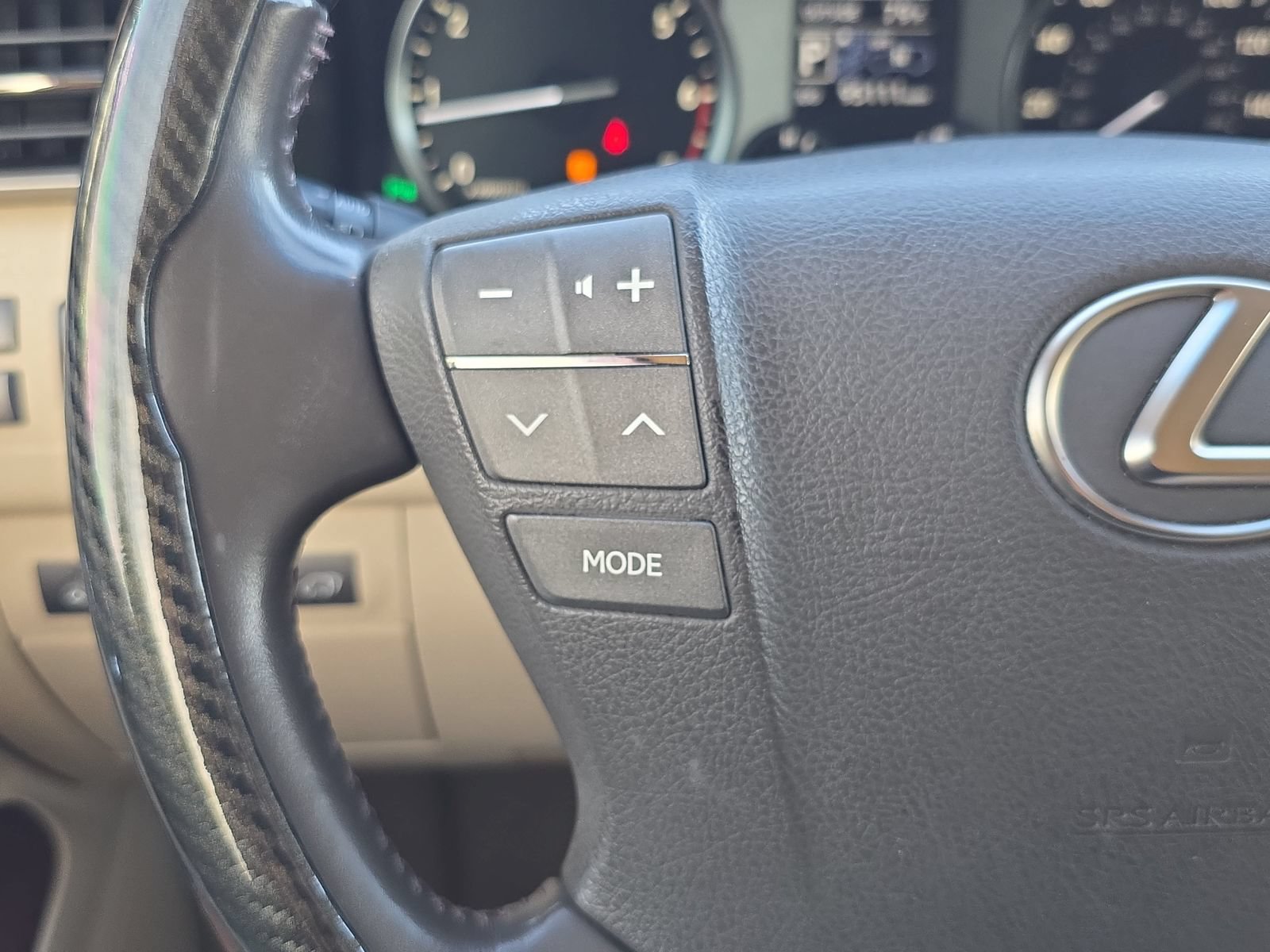 Used 2015 Lexus LX 570 4WD w/ Luxury Package image 14