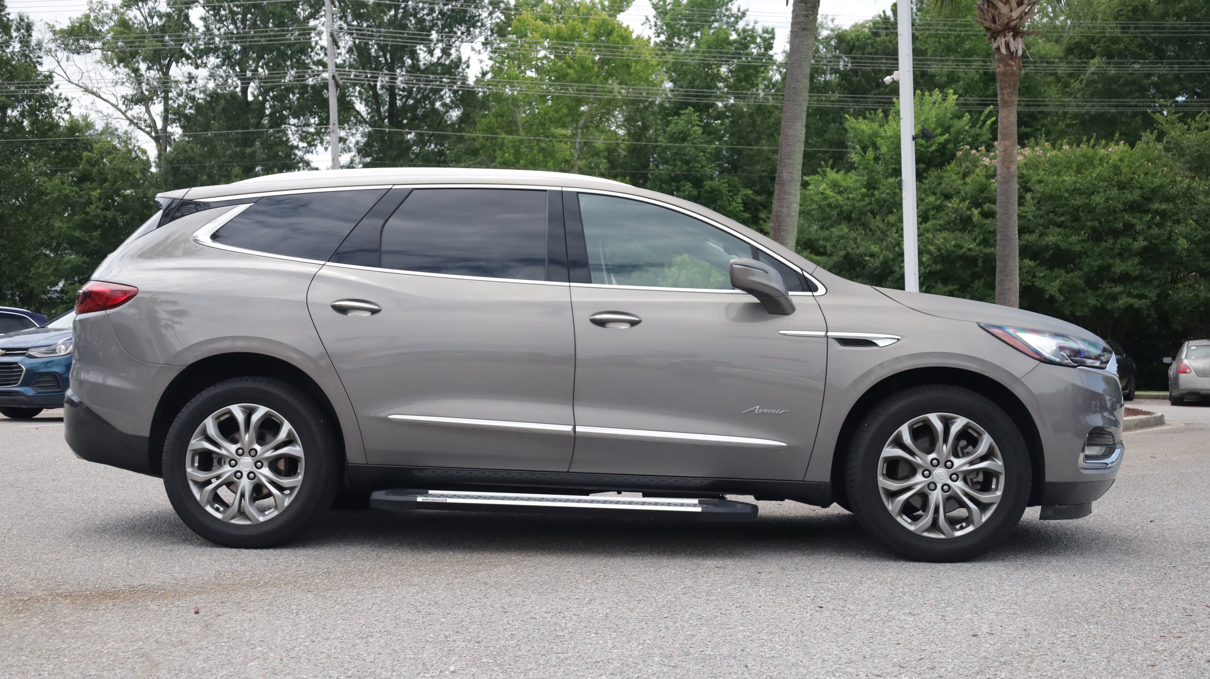 Used 2019 Buick Enclave Avenir w/ Avenir Technology Package AWD/4WD image 6