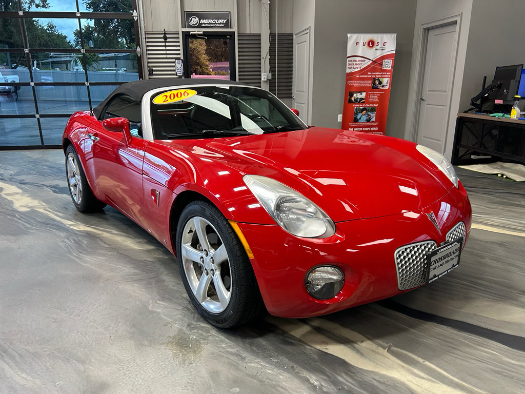 Used 2006 Pontiac Solstice Convertible w/ Premium Package RWD image 1