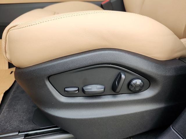 Certified 2026 Porsche Cayenne AWD/4WD image 17