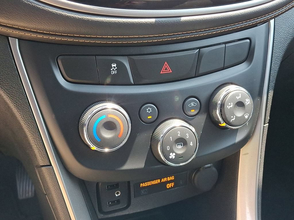 Used 2018 Chevrolet Trax LT w/ LT Convenience Package AWD/4WD image 15