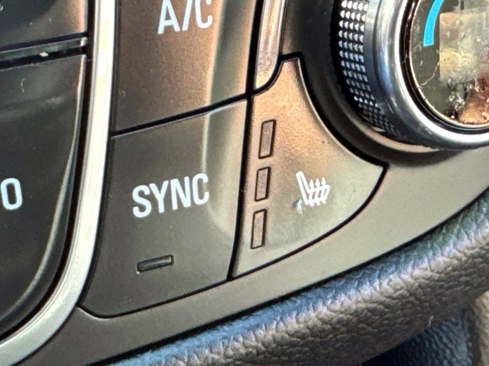 Certified 2022 Chevrolet Equinox RS w/ Infotainment Package image 25