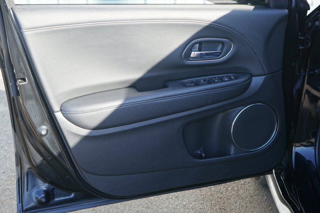 Used 2020 Honda HR-V Touring image 10