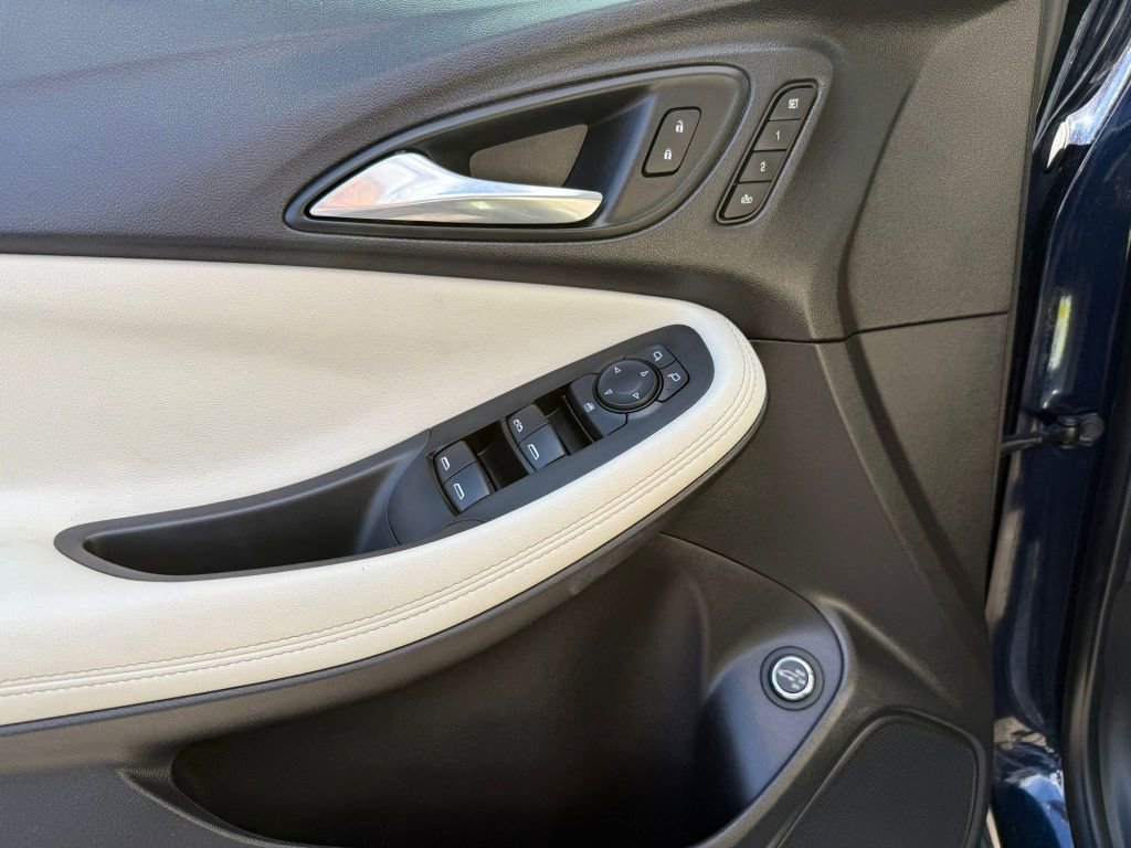 Used 2020 Buick Encore GX Essence w/ Experience Buick Package image 36