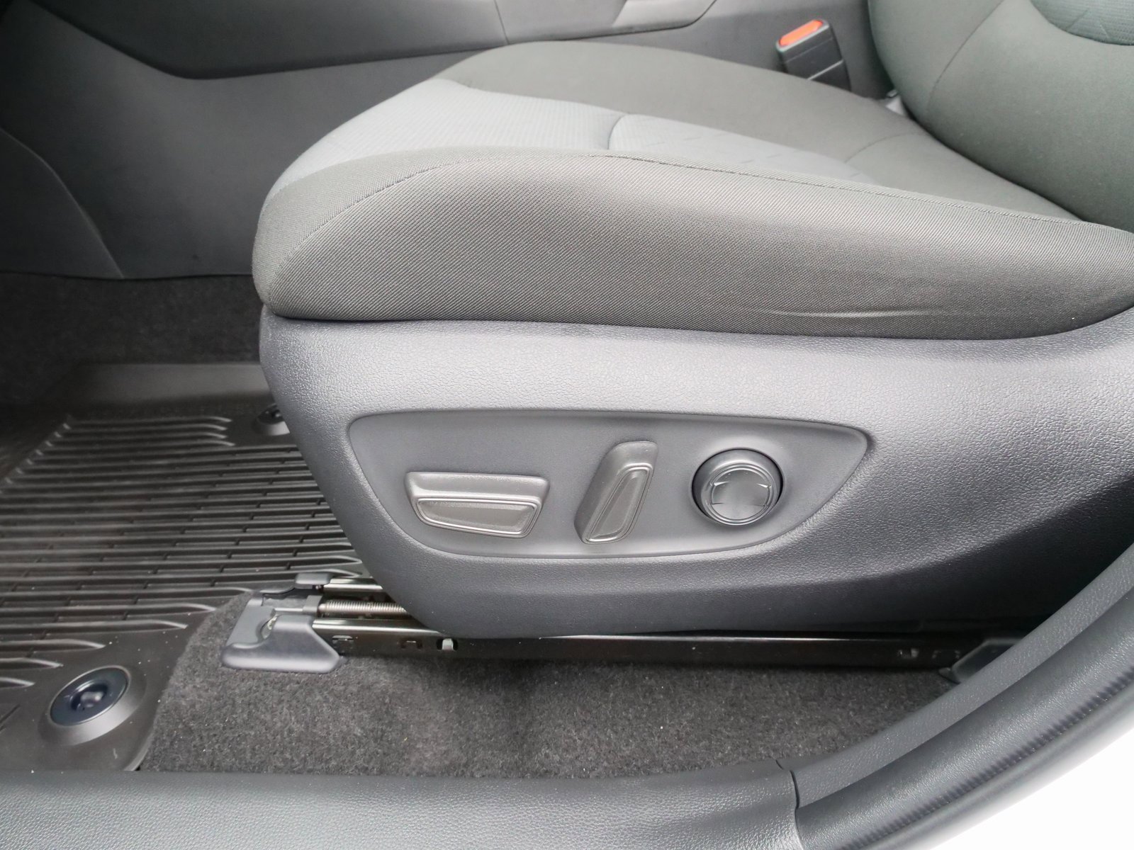 Used 2024 Toyota RAV4 XLE w/ Convenience Package image 16