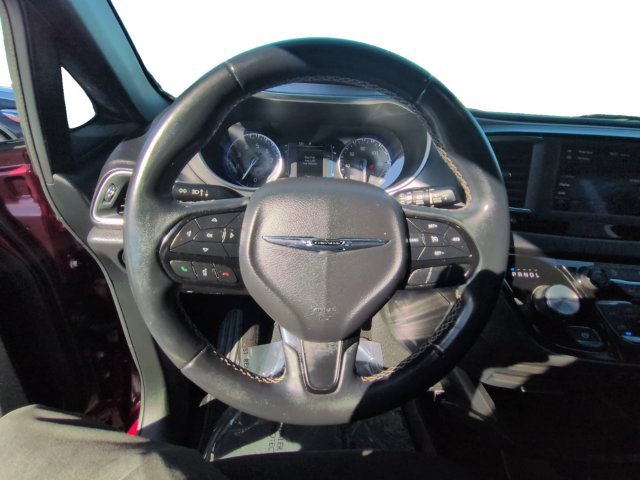 Used 2018 Chrysler Pacifica Touring Plus w/ S Appearance Package FWD image 18