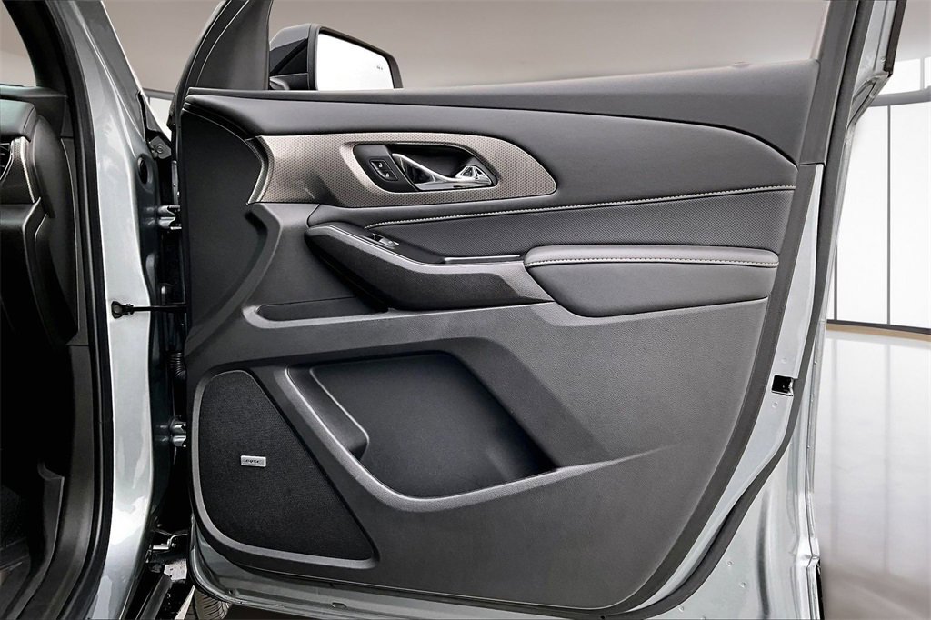 Used 2023 Chevrolet Traverse Premier w/ Redline Edition image 27