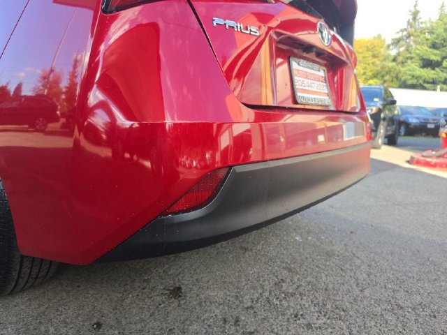 Used 2020 Toyota Prius L Eco w/ Carpet Mat Package FWD image 24