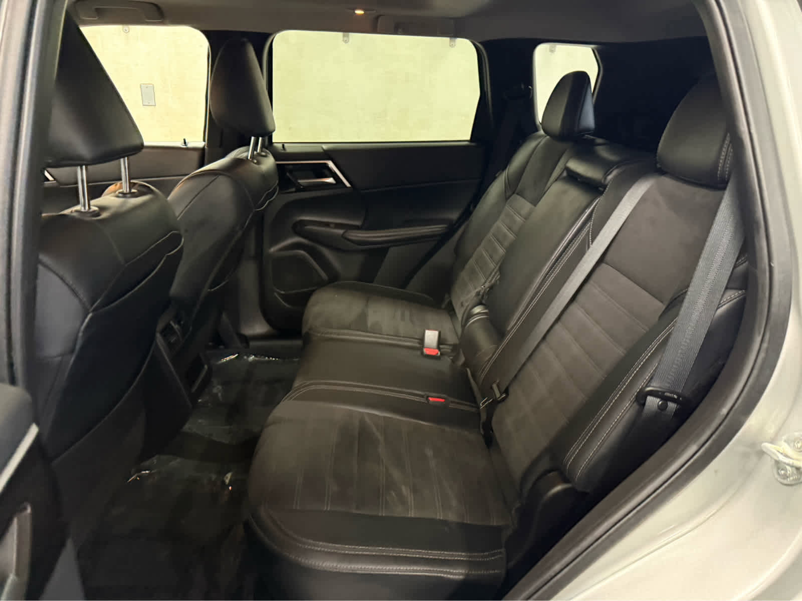 Used 2023 Mitsubishi Outlander SE image 22