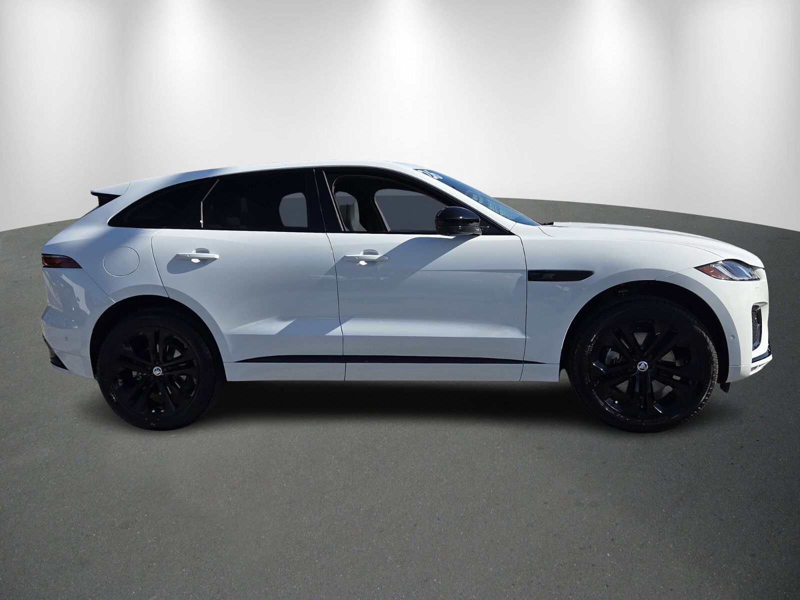 Used 2026 Jaguar F-PACE R-Dynamic S image 8