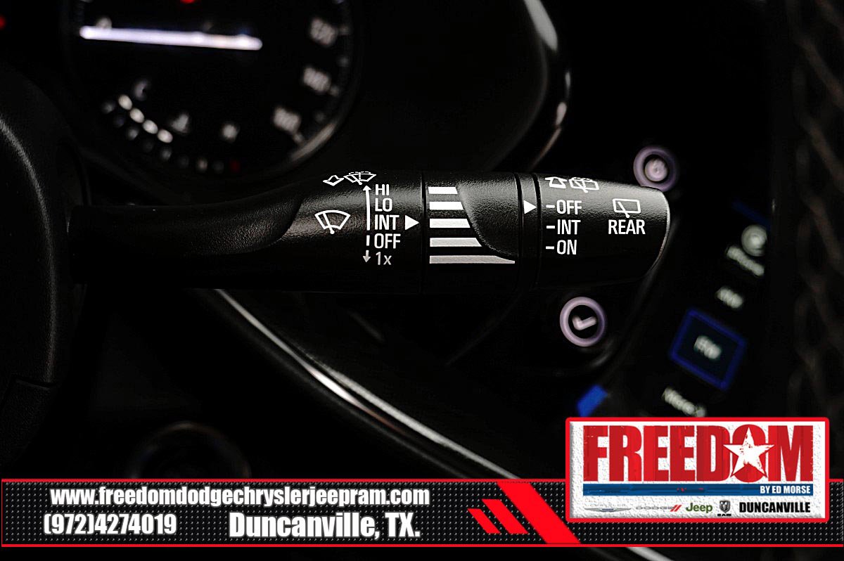 Used 2023 Buick Envision Essence AWD/4WD image 32