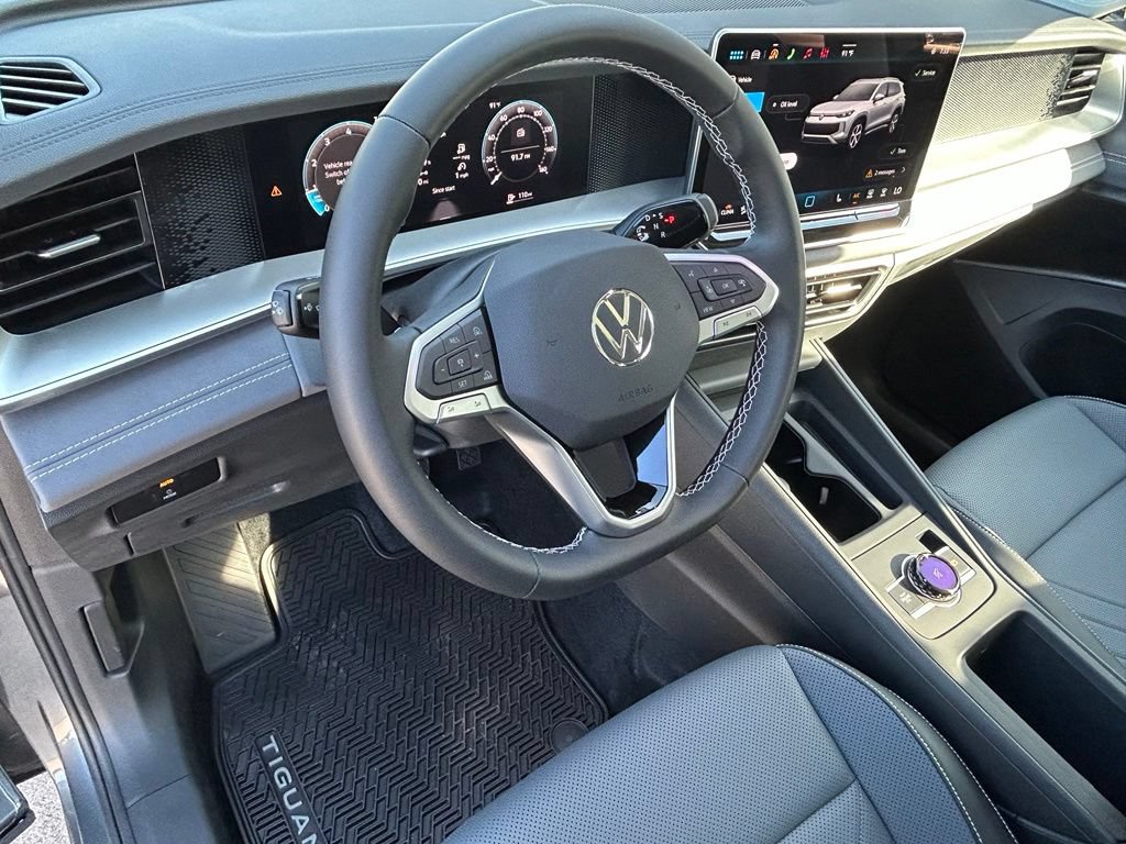 New 2026 Volkswagen Tiguan SE FWD image 17